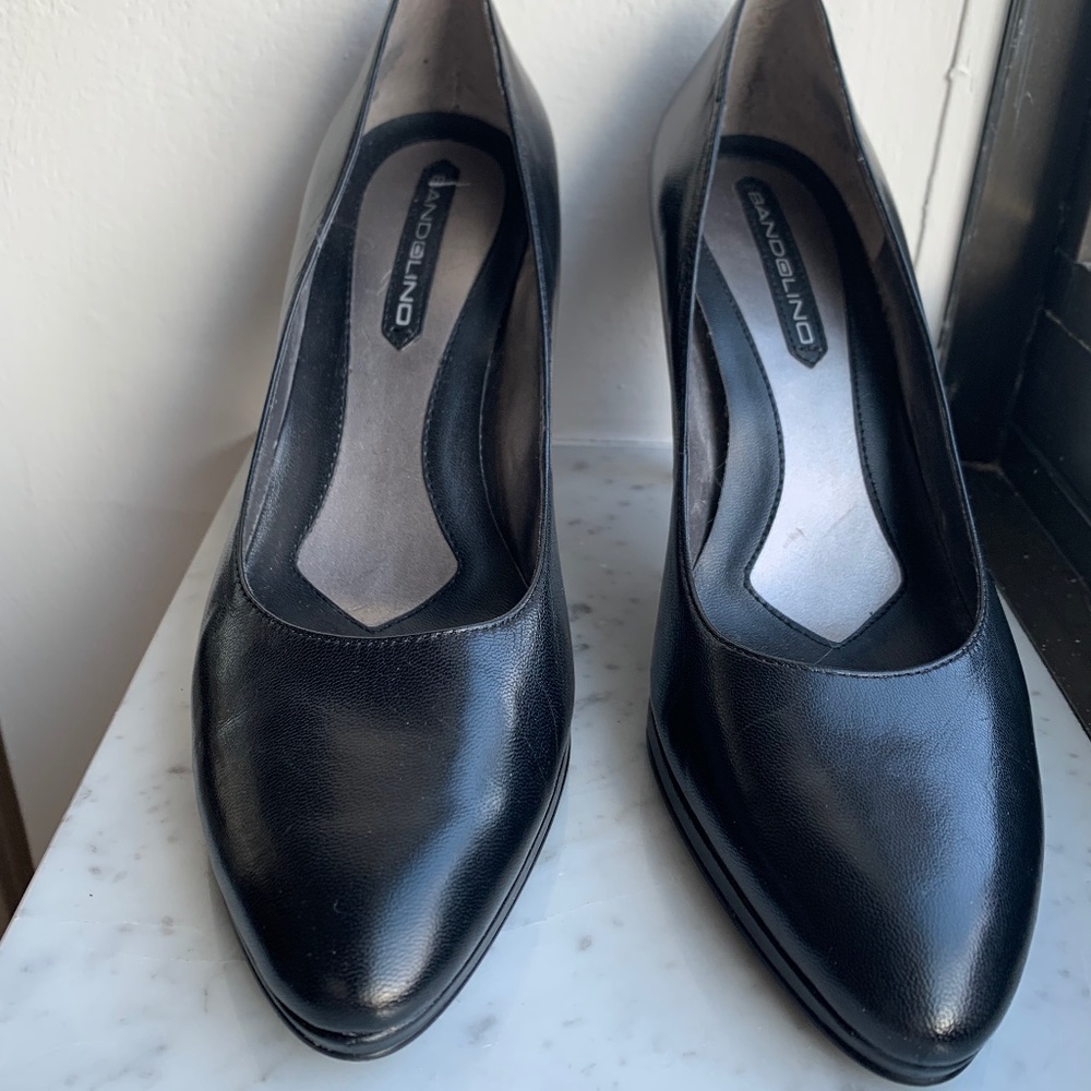 Bandolino Black Leather Heels